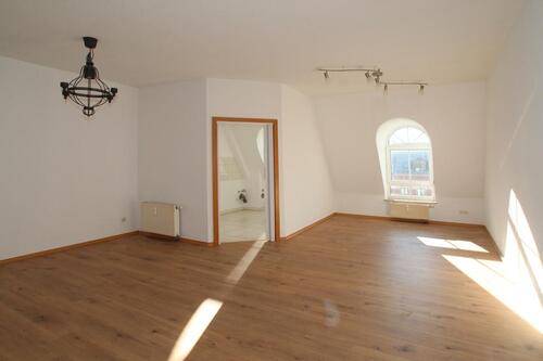 Foto - Schöne DG-Wohnung mit attraktivem Laminat und Aufzug
