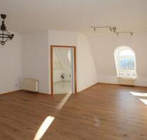 Schöne DG-Wohnung mit attraktivem Laminat und Aufzug - Chemnitz Altendorf