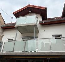 Helle 2-ZKB-Dachgeschosswohnung mit Balkon & Stellplatz - Tiefenthal