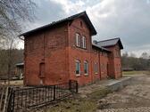 Foto - Doppelhaus mit historischem Hintergrund