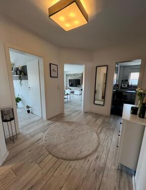Foto - Sonnige, moderne 3-Zi-Whg inkl. neuwertiger EBK, Balkon & Garage