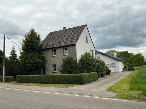 Foto - Einfamilienhaus in bester Lage, große Garage mit Eigentumsgrundst
