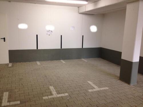 Foto - Sicherer Motorrad Roller Stellplatz in Tiefgarage