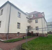 ATTRAKTIVE 3-RAUM-EG-WOHNUNG MIT STELLPLATZ IN ROCHLITZ – FRISCH RENOVIERT AB 01.06.2026