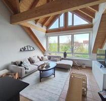 Wohnen mit Wow-Effekt: Großzügige 4Z Maisonette mit offener Küche, Sichtbalken und 2 Balkonen - Rottendorf