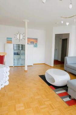 Foto - Helle 2-Zimmer Whg mit EBK, Balkon und Stellplatz