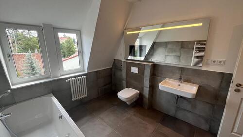 Foto - 4-Zi.-Luxus-Wohnung im Dachgeschoss mit vielen Extras und PKW-Stellplätzen