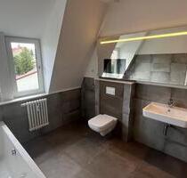 4-Zi.-Luxus-Wohnung im Dachgeschoss mit vielen Extras und PKW-Stellplätzen - Werdau