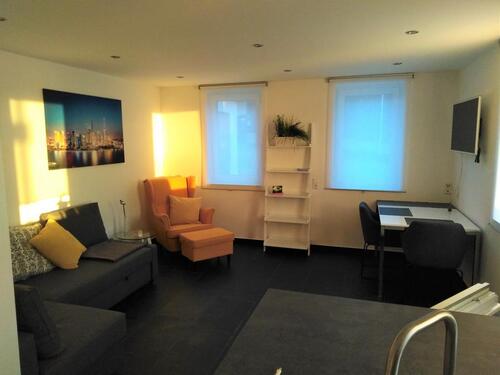 Foto - voll möbilierte 1.5-Zimmer-Wohnung, EBK, Parkplatz - Miete auf Zeit - nur 1 Person