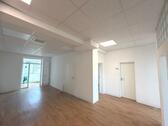 Foto - Hochwertige Büro-Praxisfläche mit mehreren Einbau-Küchenzeilen
