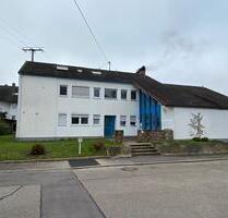 Mehrfamilienhaus in Neuenburg-Steinenstadt mit Baureserve - Neuenburg am Rhein