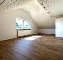 Helle 3-Zimmer-Dachgeschosswohnung (84 m²) mit neuer Einbauküche - Kupferzell