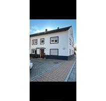 Große Doppelhaushälfte mit großzügigen Nebengebäude - Weißenburg in Bayern