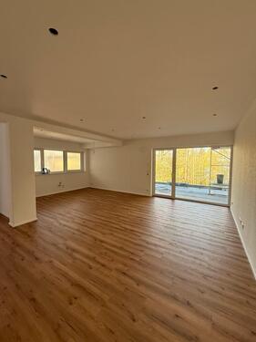 Foto - Erstbezug nach Kernsanierung - moderne 2ZKB mit Balkon + Carport