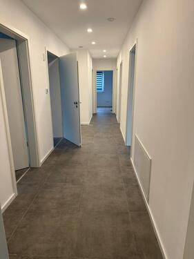 Foto - Moderne 5-Zimmer-EG-Wohnung mit Garten, EBK und Parkplätzen