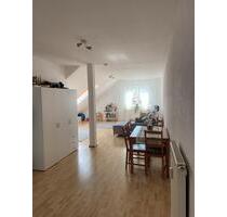 Helle 2-Zimmer-DG Wohnung mit Einbauküche in Münster (Hessen)