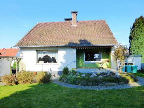 Foto - Einfamilienhaus mit zwei Garagen in Hasselroth, 140 m² Wohnfläche