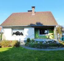 Einfamilienhaus mit zwei Garagen in Hasselroth, 140 m² Wohnfläche