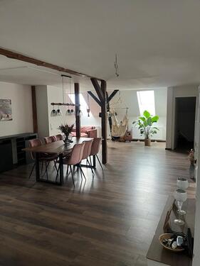 Foto - Großzügige 4-Zimmer-Wohnung mit moderner Ausstattung und Stellpl.