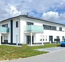 Moderne, energieeffiziente 2-Raumwohnung im Obergeschoss mit Stellplatz und Balkon in ruhiger Lage - Bitterfeld-Wolfen
