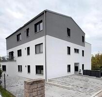 Hochwertige 3-Zimmer-Wohnung mit exklusiver EBK und Balkon - Irchenrieth