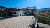 Foto - Zweifamilienhaus mit Garage und Carport