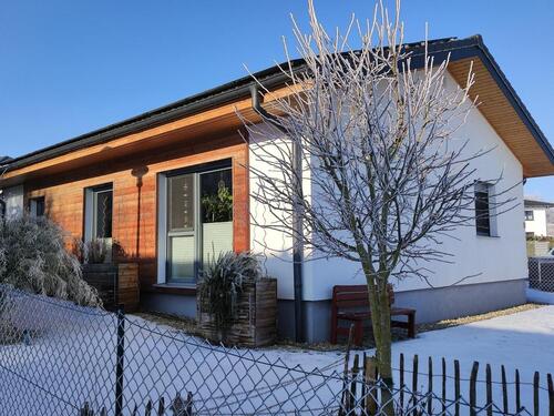 Foto - Bungalow mit angelegtem Grundstück, Carport u Fasssauna