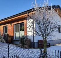 Bungalow mit angelegtem Grundstück, Carport u Fasssauna - Mallersdorf-Pfaffenberg