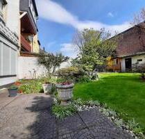 Gewerbefläche direkt am Busbahnhof - 2 Zimmer und Gartennutzung - Velbert