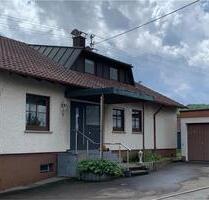 Traumhaftes Grundstück in Ortsrandlage mit Zweifamilienhaus - Allmersbach im Tal