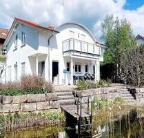 Schöner Wohnen im 5,5-Zi-Einfamilienhaus mit großem Garten, Naturteich und Doppelgarage - Eislingen (Fils)
