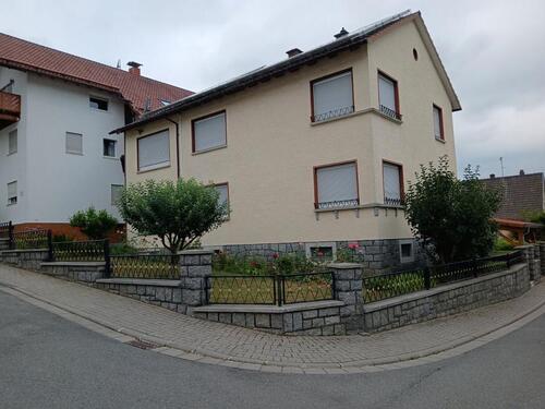 Foto - Zweifamilienhaus mit Schwimmhalle