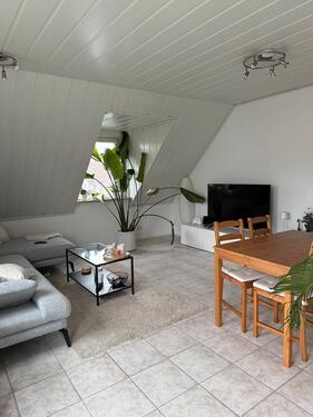 Foto - 3-Zimmer DG Wohnung mit Balkon in Grafenrheinfeld zu vermieten