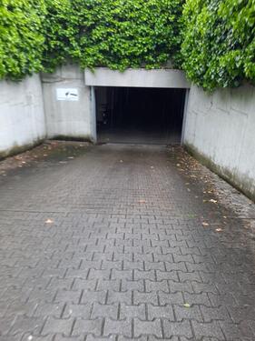 Foto - Tiefgarage ebenerdig Rolltor(Schlüssel) Johanna-Kirchnerstr.76189