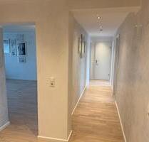 Hochwertig renovierte 3-Zimmerwohnung mit TG, Aufzug & Balkon - Gomaringen