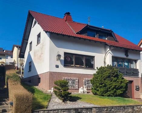 Foto - Gepflegtes Zweifamilienhaus freistehendes Haus mit 3 Wohneinh.