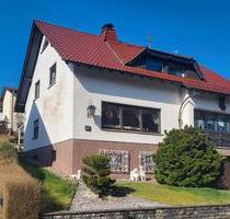 Gepflegtes Zweifamilienhaus freistehendes Haus mit 3 Wohneinh. - Quierschied