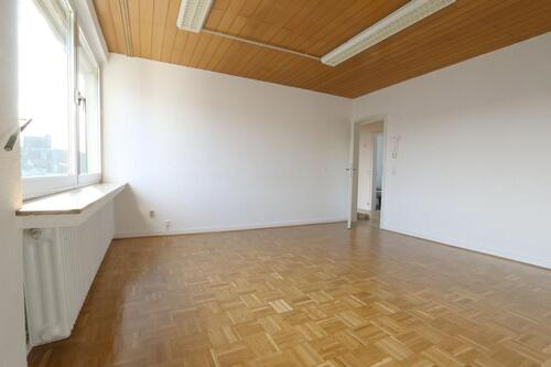 Foto - ca. 30,35 m² helle BÜROFLÄCHE mit Parkett für 8,75€m² + Abstellr