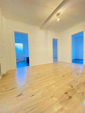 Foto - *** Großzügig geschnittenes 3-Zimmer-Apartment - hell und freundlich mit Balkon ***