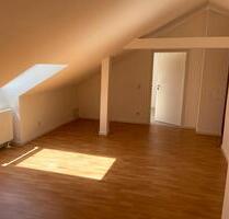 Dachgeschosswohnung mit Garten, teilweise renovierungsbedürftig - Kaisheim