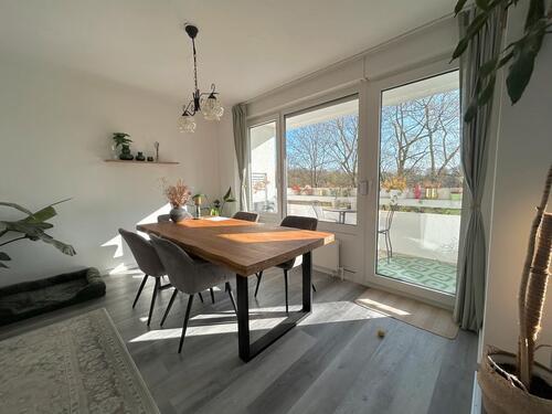 Foto - *Attraktive 3-Zimmer-Wohnung mit TG-Stellplatz, Loggia und Balkon*