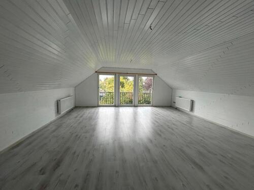 Foto - 2 Zimmer Dachgeschoss Wohnung - 700,00 EUR Kaltmiete,