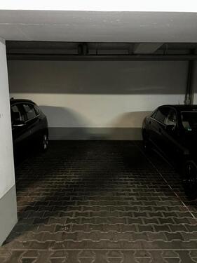 Foto - Tiefgaragenstellplätze in WohngebäudeWohngebiet neben Lech-Fluss
