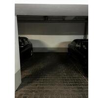 Tiefgaragenstellplätze in WohngebäudeWohngebiet neben Lech-Fluss - Augsburg Firnhaberau