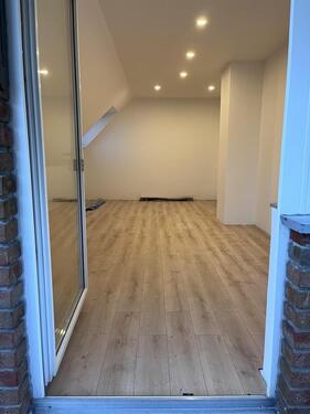 Foto - 2 ZKB, Dachgeschosswohnung mit Balkon (Hausberge)