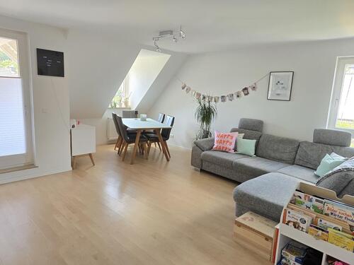 Foto - Helle, großzügig geschnittene 2,5-Zimmer-Wohnung mit TG-Stellpl.