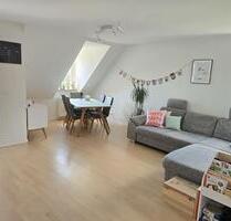 Helle, großzügig geschnittene 2,5-Zimmer-Wohnung mit TG-Stellpl. - Neckartenzlingen