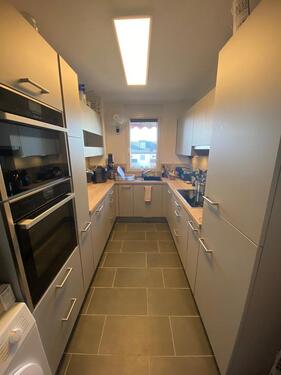 Foto - Modernisierte 3-Zi-Wohnung mit Balkon, EBK + TG-Platz mit Wallbox