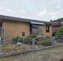 Einfamilien-Bungalow mit Vollkeller, Garage und Gartenhaus - Bremerhaven Leherheide