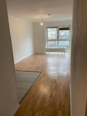 Foto - Frisch renovierte moderne & helle 1,5 Zimmer Wohnung
